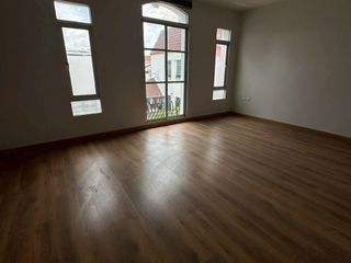 Casa adosada en venta de 3 habitaciones en Chatuchak, Bangkok