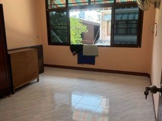 Local comercial en venta de 3 habitaciones en Thon Buri, Bangkok