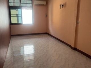 Local comercial en venta de 3 habitaciones en Thon Buri, Bangkok