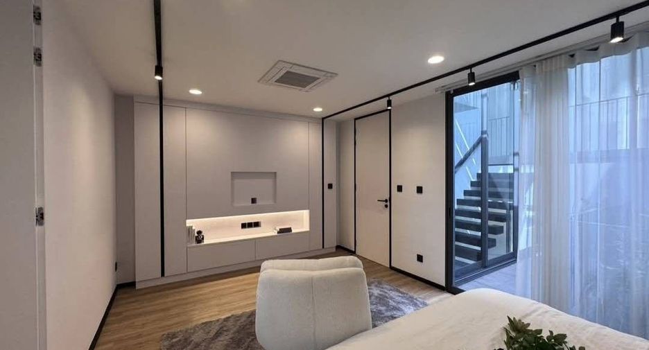 Casa en venta de 3 habitaciones en Lat Phrao, Bangkok