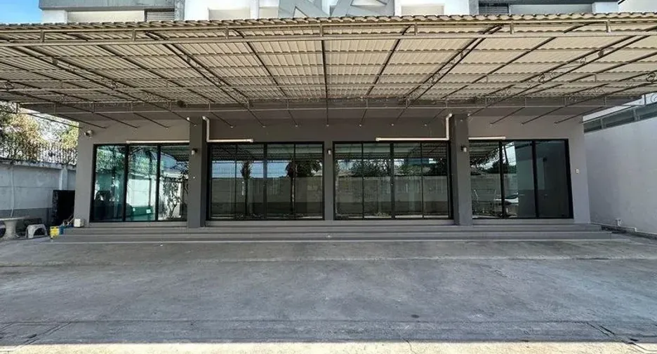 For rent 3 bedrooms office in Mueang Samut Prakan, Samut Prakan