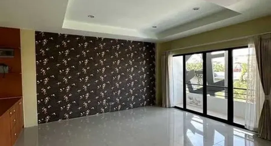 For rent 3 bedrooms office in Mueang Samut Prakan, Samut Prakan