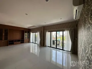 For rent 3 bedrooms office in Mueang Samut Prakan, Samut Prakan