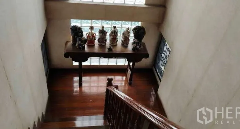 À vendre 4 chambres maison à Phra Khanong, Bangkok