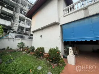 À vendre 4 chambres maison à Phra Khanong, Bangkok