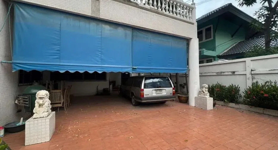 À vendre 4 chambres maison à Phra Khanong, Bangkok