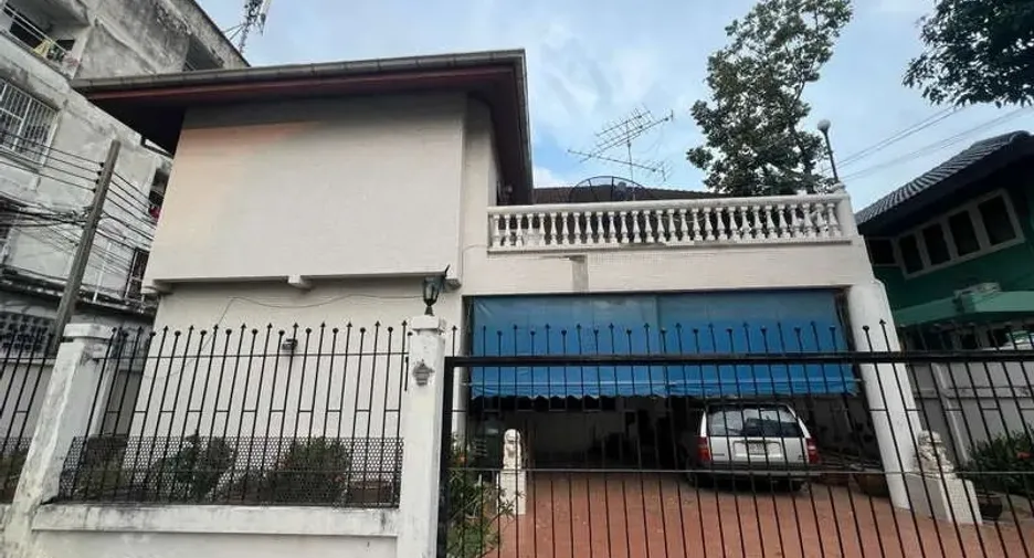 À vendre 4 chambres maison à Phra Khanong, Bangkok