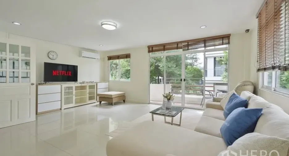 For rent 5 bedrooms house in Watthana, Bangkok