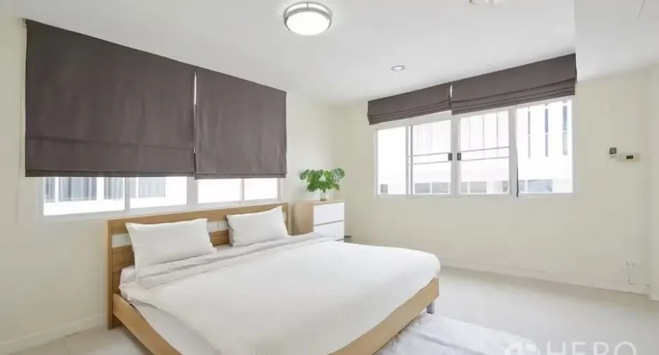 For rent 5 bedrooms house in Watthana, Bangkok