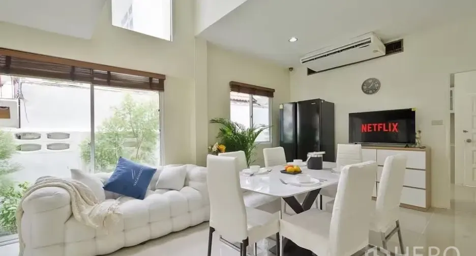For rent 5 bedrooms house in Watthana, Bangkok