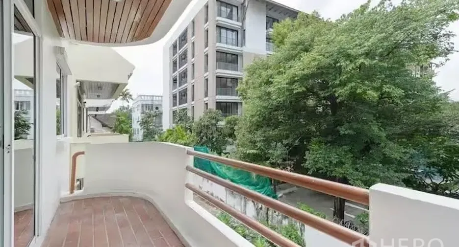 For rent 5 bedrooms house in Watthana, Bangkok