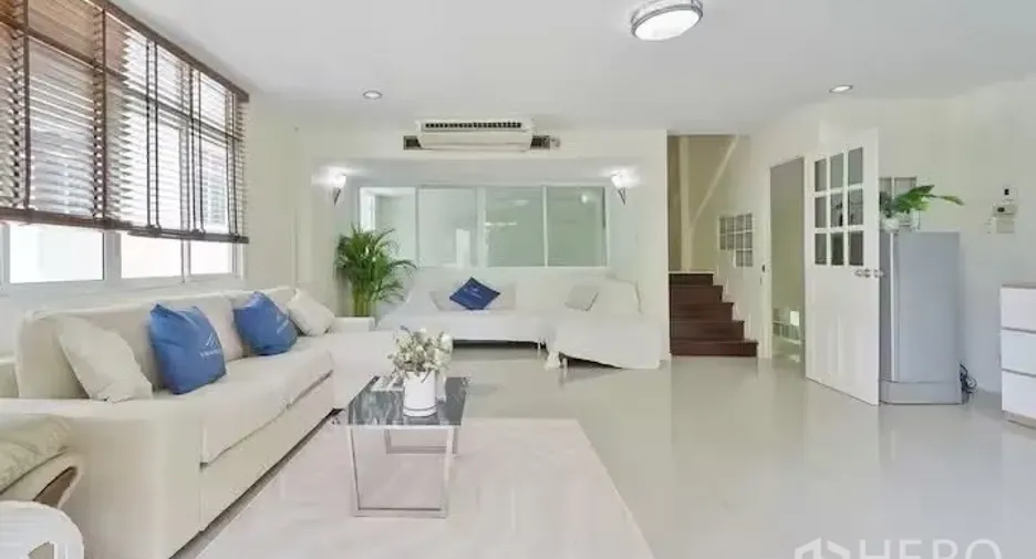 For rent 5 bedrooms house in Watthana, Bangkok