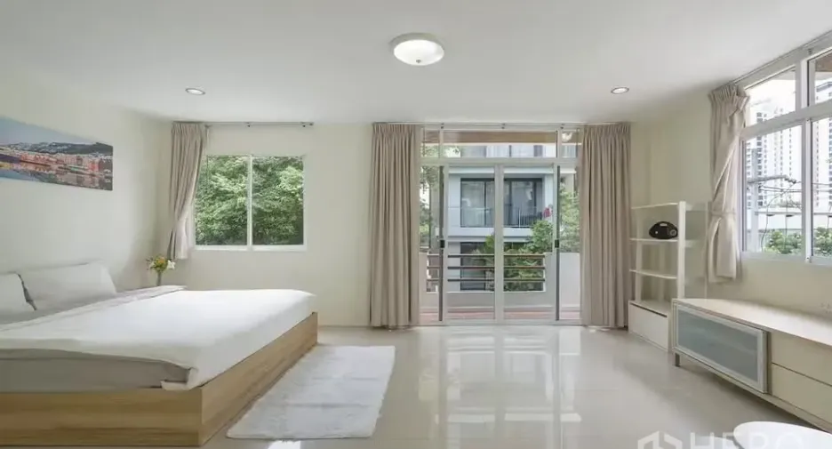 For rent 5 bedrooms house in Watthana, Bangkok