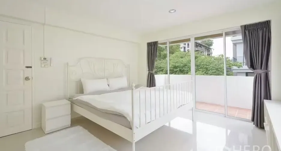 For rent 5 bedrooms house in Watthana, Bangkok