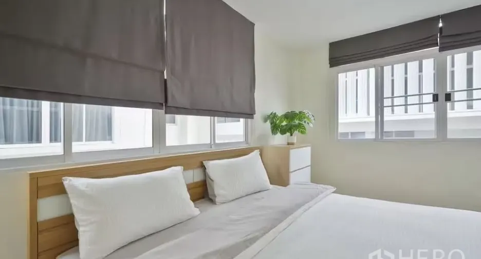 For rent 5 bedrooms house in Watthana, Bangkok