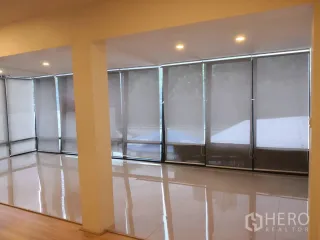 Haus zur Miete mit 6 Zimmer in Watthana, Bangkok