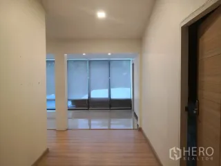 Haus zur Miete mit 6 Zimmer in Watthana, Bangkok