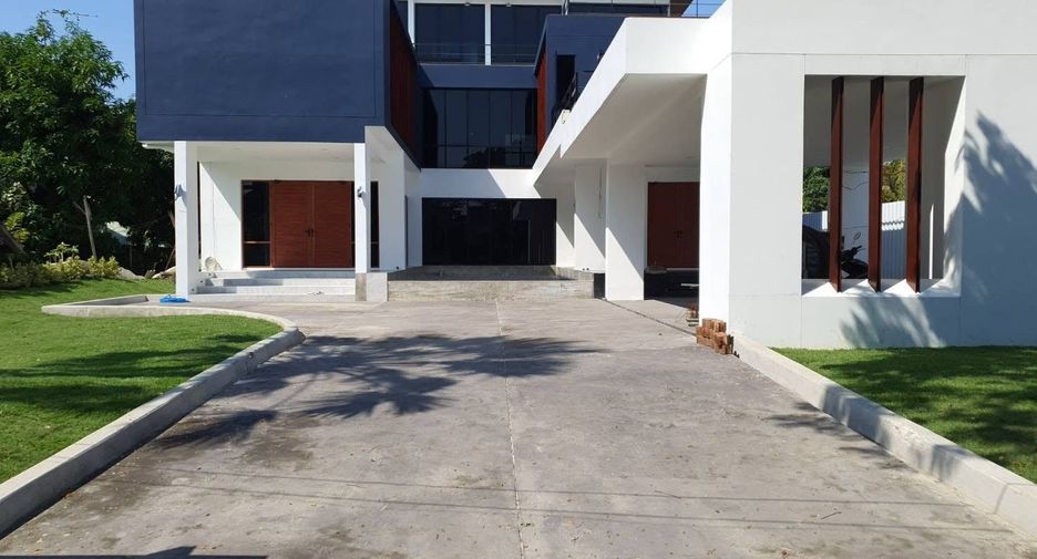 Villa en venta y en alquiler de 5 habitaciones en Phra Khanong, Bangkok
