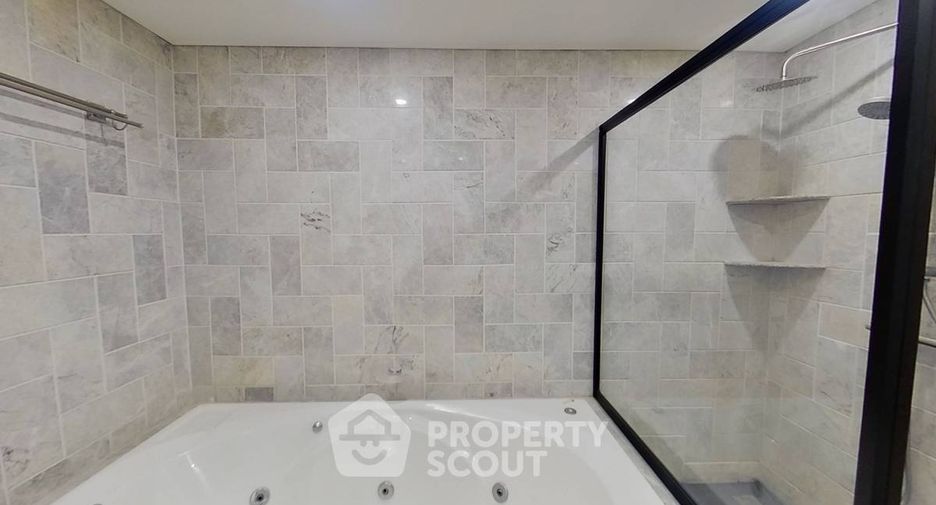 Wohnung zur Miete und zum Kauf mit 3 Zimmer in Pathum Wan, Bangkok