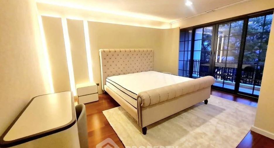 For rent 4 bedrooms townhouse in Watthana, Bangkok
