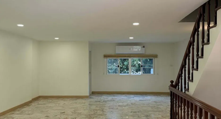 For rent 4 bedrooms house in Sathon, Bangkok