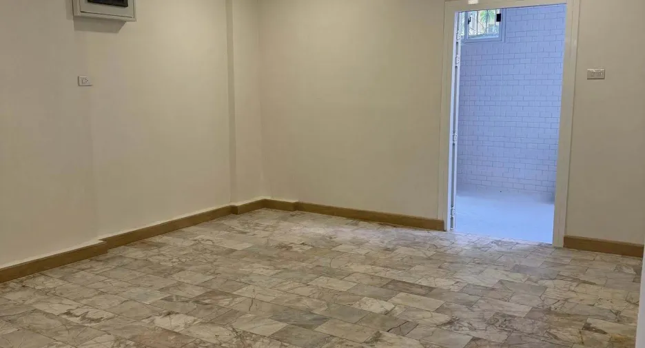 For rent 4 bedrooms house in Sathon, Bangkok