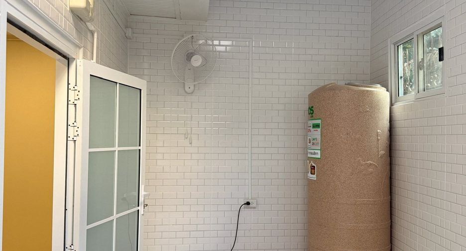 For rent 4 bedrooms house in Sathon, Bangkok