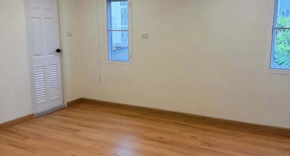For rent 4 bedrooms house in Sathon, Bangkok