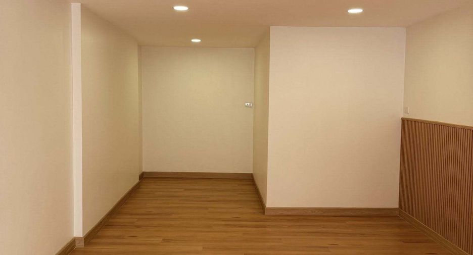 For rent 4 bedrooms house in Sathon, Bangkok