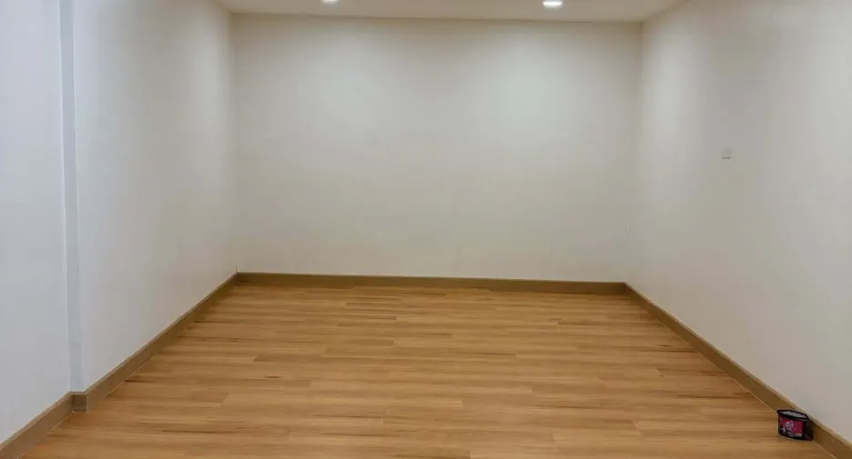 For rent 4 bedrooms house in Sathon, Bangkok