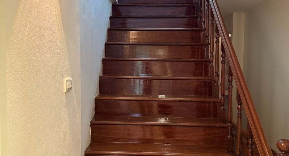 For rent 4 bedrooms house in Sathon, Bangkok