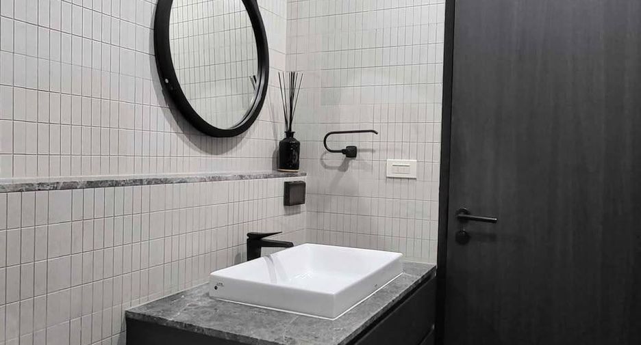 For rent and for sale 2 bedrooms condo in Pathum Wan, Bangkok