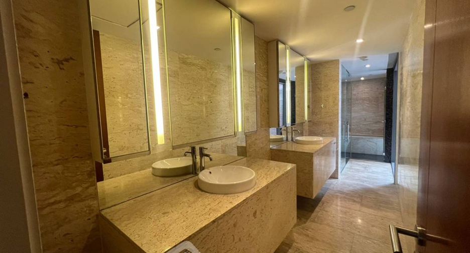 For sale 3 bedrooms condo in Yan Nawa, Bangkok