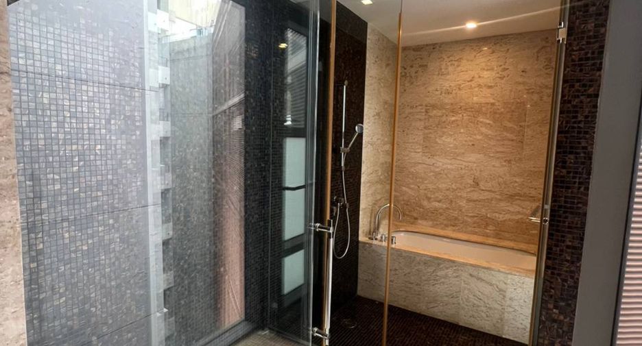 For sale 3 bedrooms condo in Yan Nawa, Bangkok