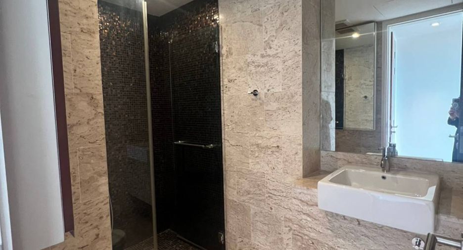 For sale 3 bedrooms condo in Yan Nawa, Bangkok