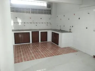 Reihenhaus zum Kauf und zur Miete mit 3 Zimmer in Bang Kapi, Bangkok