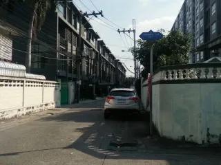 Reihenhaus zum Kauf und zur Miete mit 3 Zimmer in Bang Kapi, Bangkok