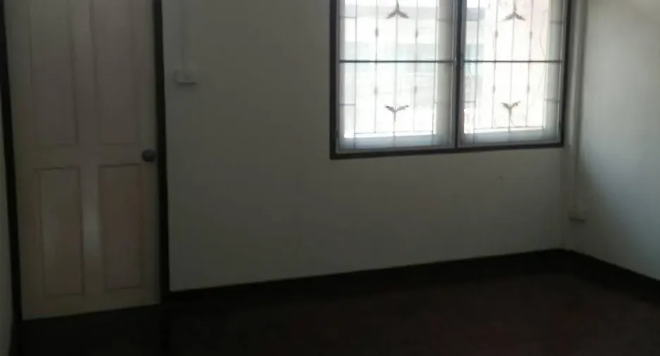 Reihenhaus zum Kauf und zur Miete mit 3 Zimmer in Bang Kapi, Bangkok