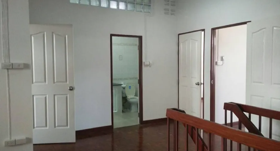 Reihenhaus zum Kauf und zur Miete mit 3 Zimmer in Bang Kapi, Bangkok