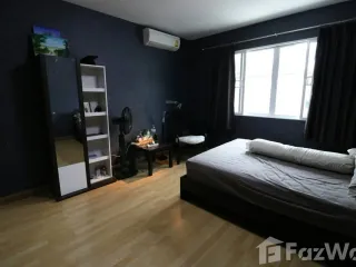 Casa adosada en venta de 3 habitaciones en Phra Khanong, Bangkok