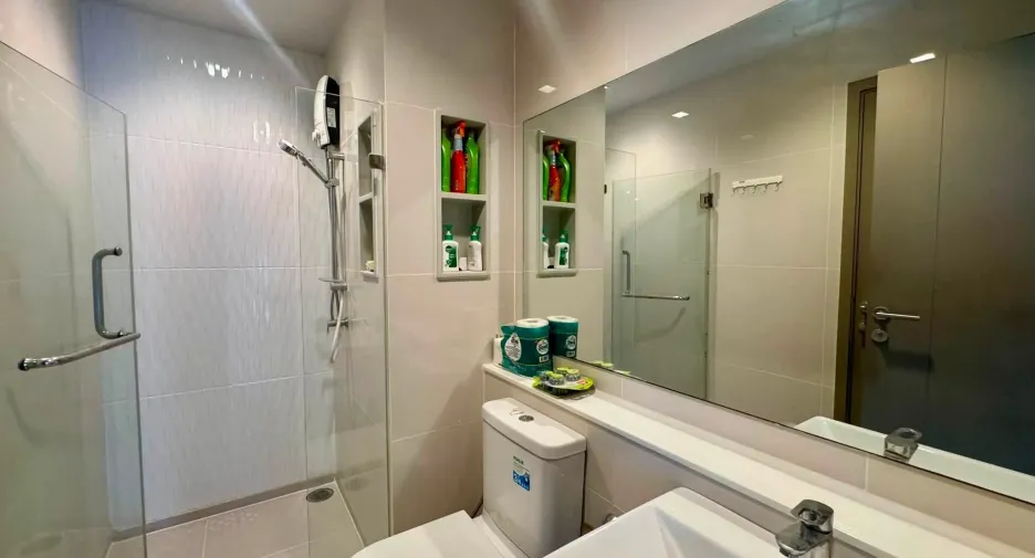 Wohnung zur Miete mit 2 Zimmer in Huai Khwang, Bangkok