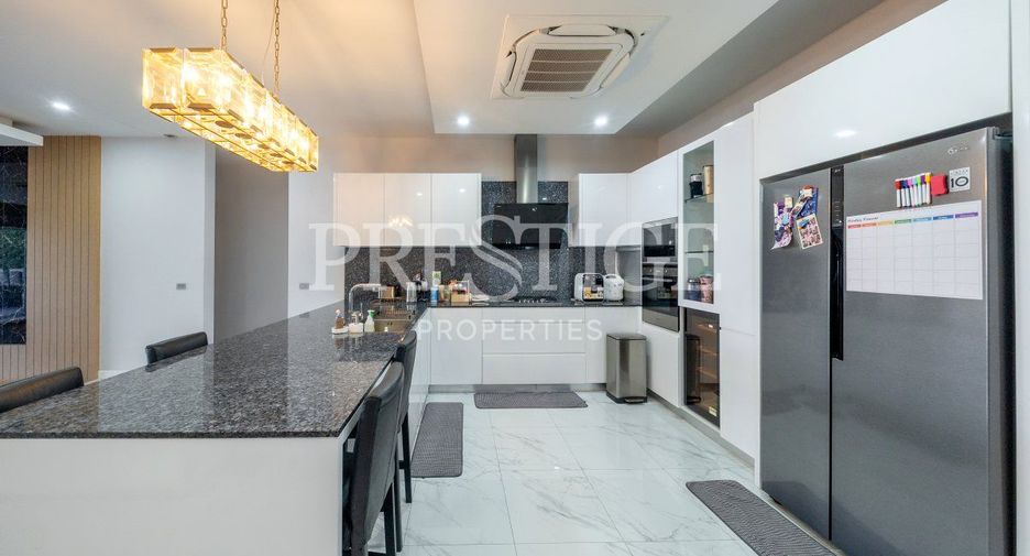 Haus zum Kauf mit 4 Zimmer in Bang Lamung, Chonburi