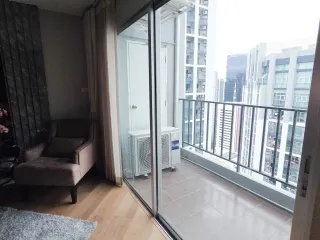 Wohnung zur Miete mit 3 Zimmer in Huai Khwang, Bangkok