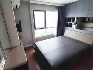 Wohnung zur Miete mit 3 Zimmer in Huai Khwang, Bangkok