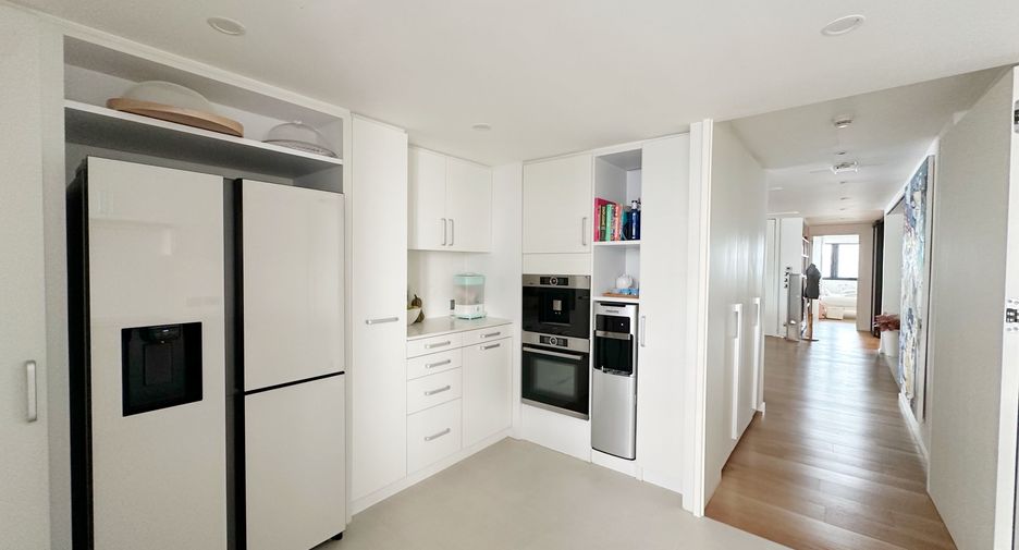 For rent 4 bedrooms condo in Khlong Toei, Bangkok