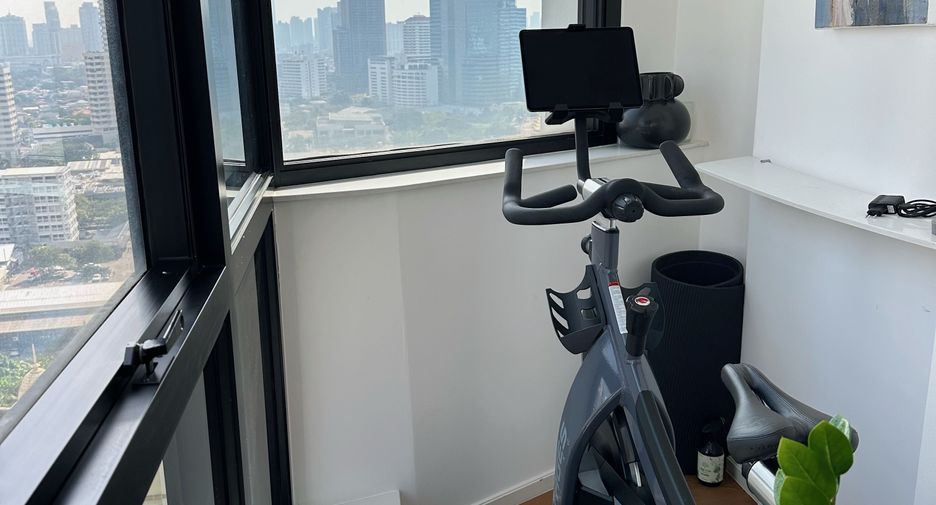 For rent 4 bedrooms condo in Khlong Toei, Bangkok
