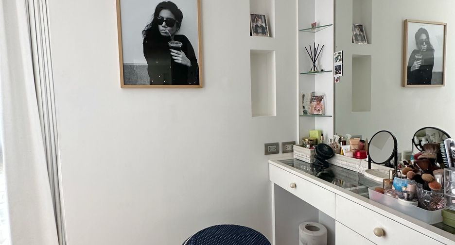 For rent 4 bedrooms condo in Khlong Toei, Bangkok
