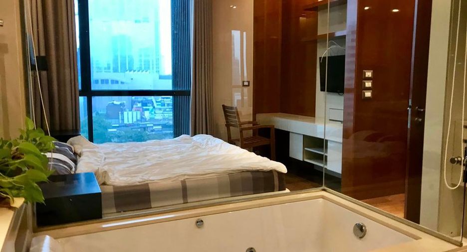 For rent 1 bed condo in Khlong Toei, Bangkok