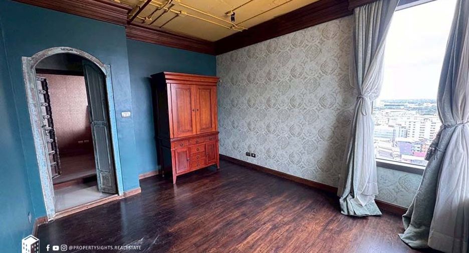 For rent 3 bedrooms condo in Khlong Toei, Bangkok