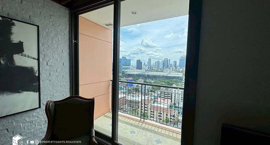 For rent 3 bedrooms condo in Khlong Toei, Bangkok